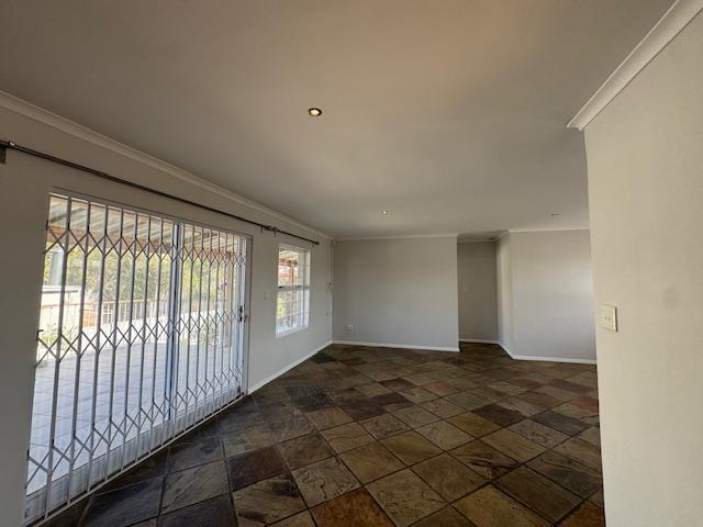 To Let 5 Bedroom Property for Rent in West Beach Western Cape